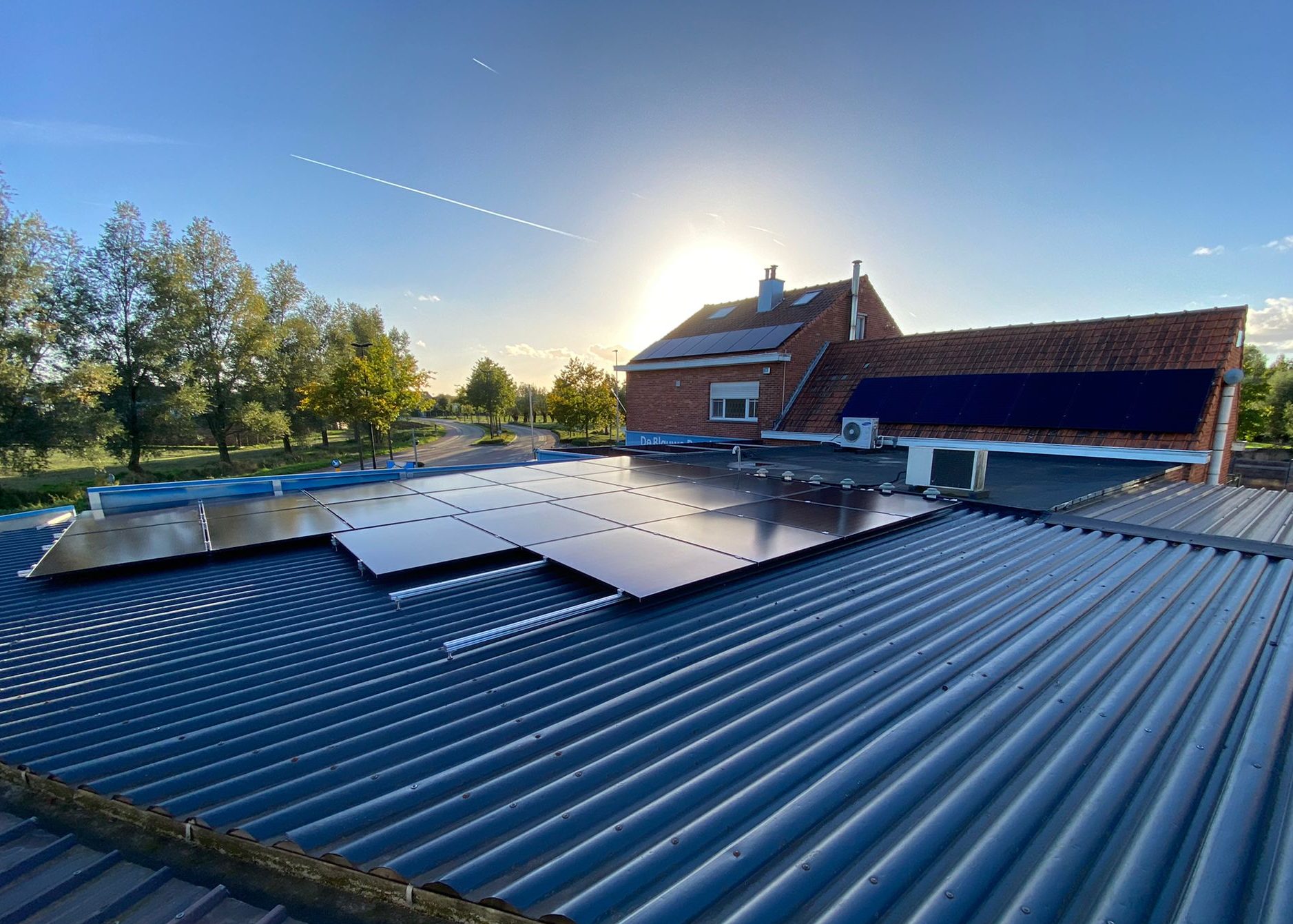 Sfeerbeeld Depoorter Engineering | Plaatsing van zonnepanelen, thuisbatterijen & laadpalen in regio West-Vlaanderen